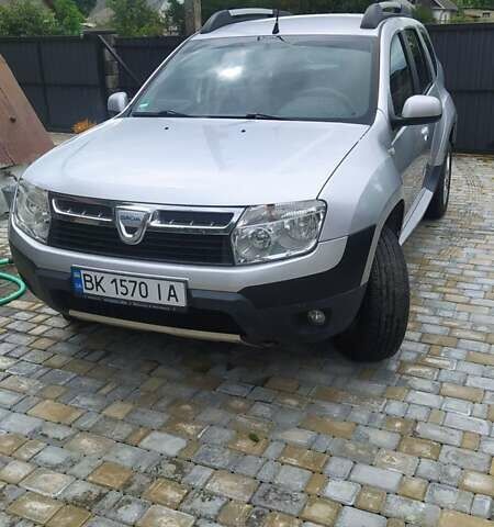 Серый Дачия Duster, объемом двигателя 1.5 л и пробегом 300 тыс. км за 8800 $, фото 1 на Automoto.ua