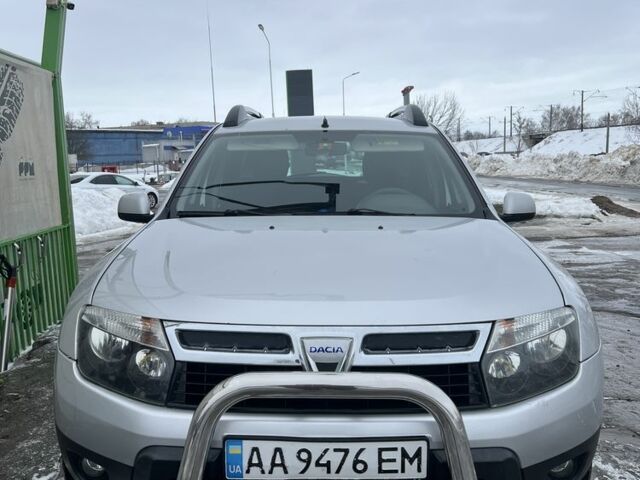 Серый Дачия Duster, объемом двигателя 1.6 л и пробегом 290 тыс. км за 5900 $, фото 1 на Automoto.ua