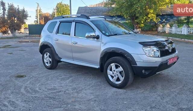 Серый Дачия Duster, объемом двигателя 1.5 л и пробегом 180 тыс. км за 9900 $, фото 1 на Automoto.ua