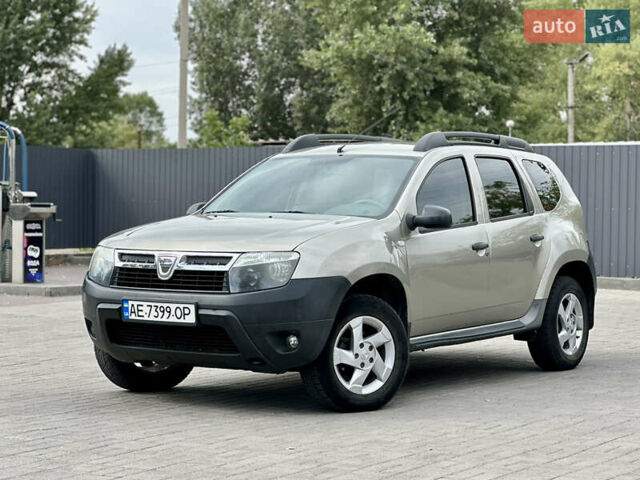 Серый Дачия Duster, объемом двигателя 1.6 л и пробегом 262 тыс. км за 8999 $, фото 1 на Automoto.ua