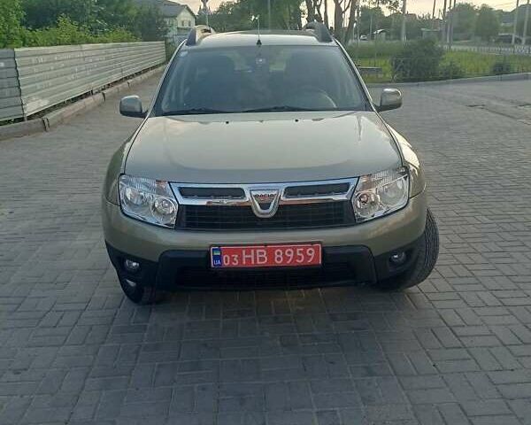 Серый Дачия Duster, объемом двигателя 0 л и пробегом 106 тыс. км за 9600 $, фото 1 на Automoto.ua