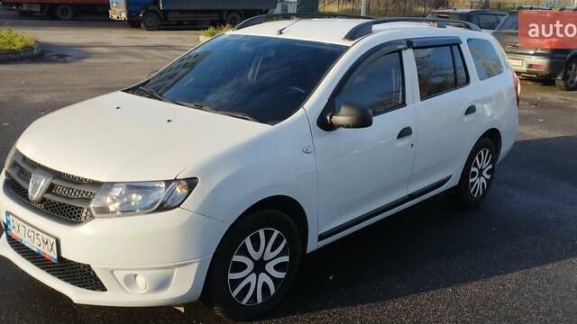 Белый Дачия Logan MCV, объемом двигателя 1.1 л и пробегом 142 тыс. км за 5600 $, фото 1 на Automoto.ua
