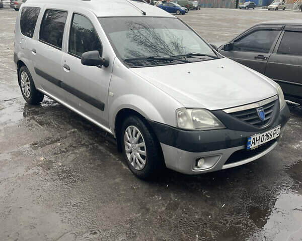 Серый Дачия Logan MCV, объемом двигателя 1.6 л и пробегом 217 тыс. км за 4500 $, фото 1 на Automoto.ua
