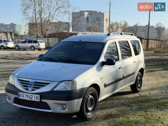 Серый Дачия Logan MCV, объемом двигателя 1.6 л и пробегом 313 тыс. км за 2999 $, фото 1 на Automoto.ua