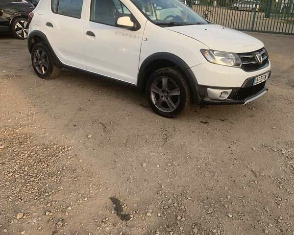 Белый Дачия Sandero StepWay, объемом двигателя 1.5 л и пробегом 182 тыс. км за 7000 $, фото 1 на Automoto.ua
