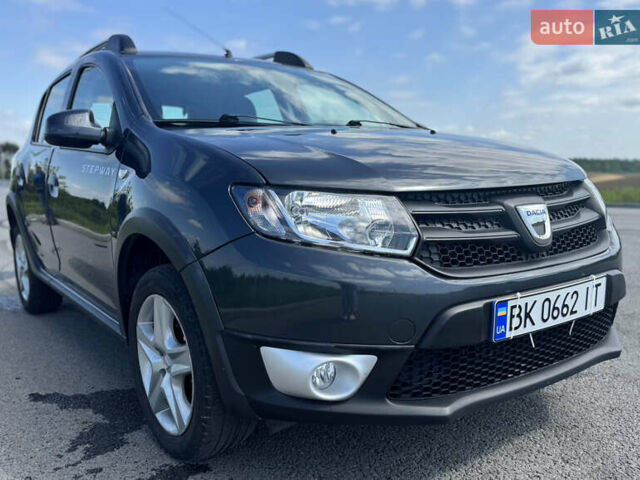 Черный Дачия Sandero StepWay, объемом двигателя 0.9 л и пробегом 73 тыс. км за 8400 $, фото 1 на Automoto.ua