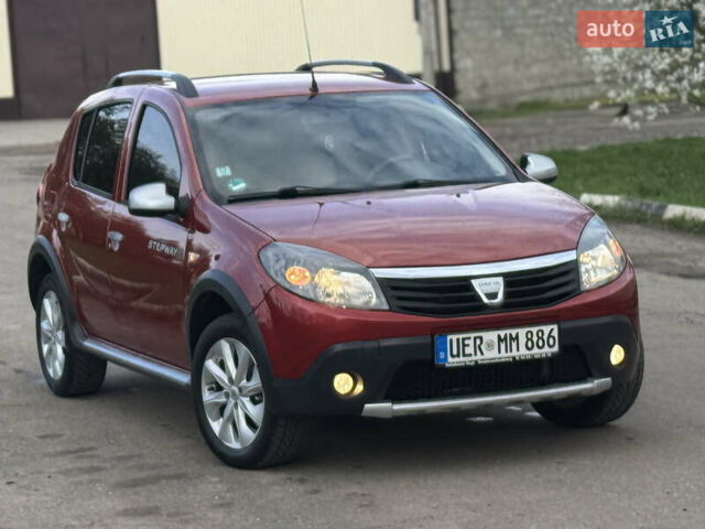 Красный Дачия Sandero StepWay, объемом двигателя 1.6 л и пробегом 210 тыс. км за 5790 $, фото 1 на Automoto.ua