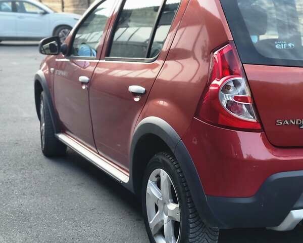 Красный Дачия Sandero StepWay, объемом двигателя 1.6 л и пробегом 127 тыс. км за 5600 $, фото 1 на Automoto.ua