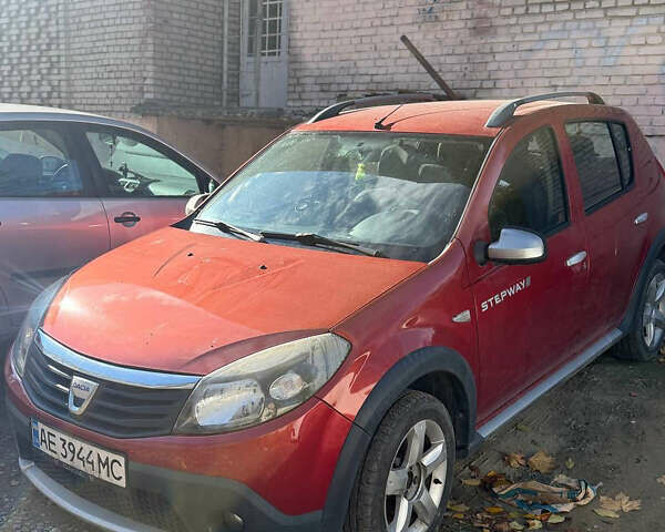 Красный Дачия Sandero StepWay, объемом двигателя 1.6 л и пробегом 220 тыс. км за 6000 $, фото 1 на Automoto.ua