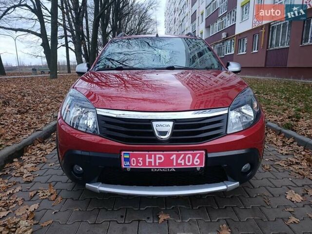 Красный Дачия Sandero StepWay, объемом двигателя 1.6 л и пробегом 145 тыс. км за 7300 $, фото 1 на Automoto.ua