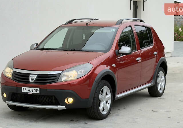 Красный Дачия Sandero StepWay, объемом двигателя 1.6 л и пробегом 207 тыс. км за 6650 $, фото 1 на Automoto.ua