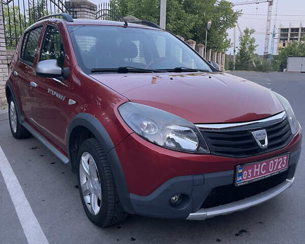 Красный Дачия Sandero StepWay, объемом двигателя 1.6 л и пробегом 130 тыс. км за 5900 $, фото 1 на Automoto.ua