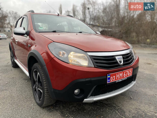 Красный Дачия Sandero StepWay, объемом двигателя 1.6 л и пробегом 179 тыс. км за 6700 $, фото 1 на Automoto.ua