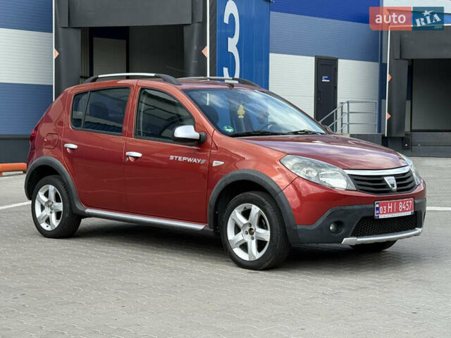 Красный Дачия Sandero StepWay, объемом двигателя 1.6 л и пробегом 199 тыс. км за 6550 $, фото 1 на Automoto.ua