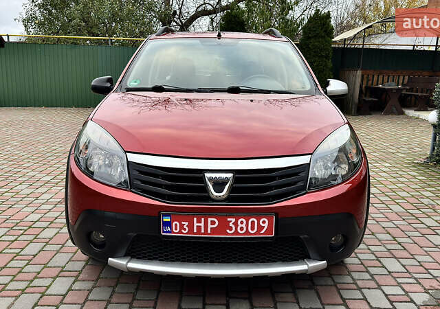 Красный Дачия Sandero StepWay, объемом двигателя 1.6 л и пробегом 115 тыс. км за 7599 $, фото 1 на Automoto.ua