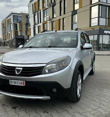 Серый Дачия Sandero StepWay, объемом двигателя 1.6 л и пробегом 175 тыс. км за 6700 $, фото 1 на Automoto.ua