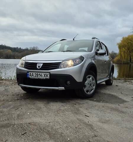 Серый Дачия Sandero StepWay, объемом двигателя 1.6 л и пробегом 62 тыс. км за 7500 $, фото 1 на Automoto.ua