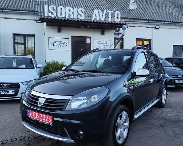 Серый Дачия Sandero StepWay, объемом двигателя 1.6 л и пробегом 190 тыс. км за 6800 $, фото 1 на Automoto.ua