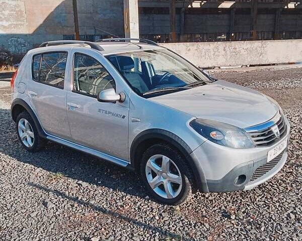 Сірий Дачія Sandero StepWay, об'ємом двигуна 1.6 л та пробігом 204 тис. км за 6200 $, фото 1 на Automoto.ua