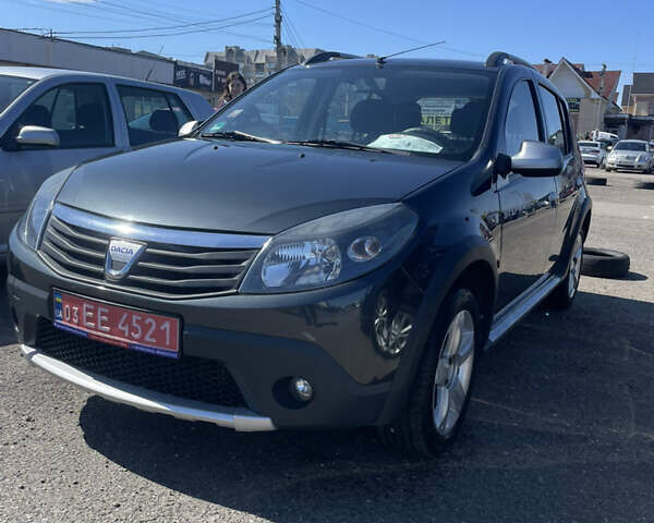 Серый Дачия Sandero StepWay, объемом двигателя 1.6 л и пробегом 168 тыс. км за 6500 $, фото 1 на Automoto.ua