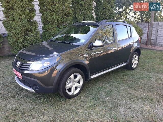 Серый Дачия Sandero StepWay, объемом двигателя 1.6 л и пробегом 135 тыс. км за 6750 $, фото 1 на Automoto.ua
