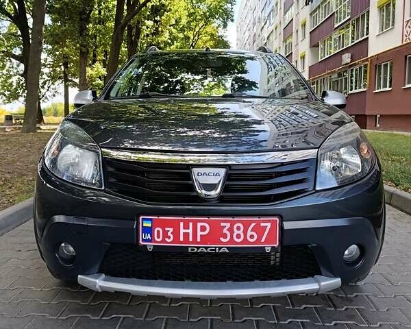 Серый Дачия Sandero StepWay, объемом двигателя 1.6 л и пробегом 144 тыс. км за 7200 $, фото 1 на Automoto.ua