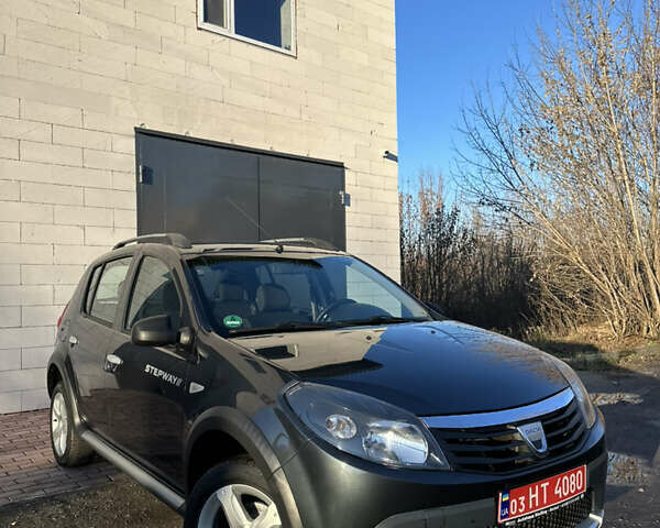 Серый Дачия Sandero StepWay, объемом двигателя 1.6 л и пробегом 180 тыс. км за 6699 $, фото 1 на Automoto.ua
