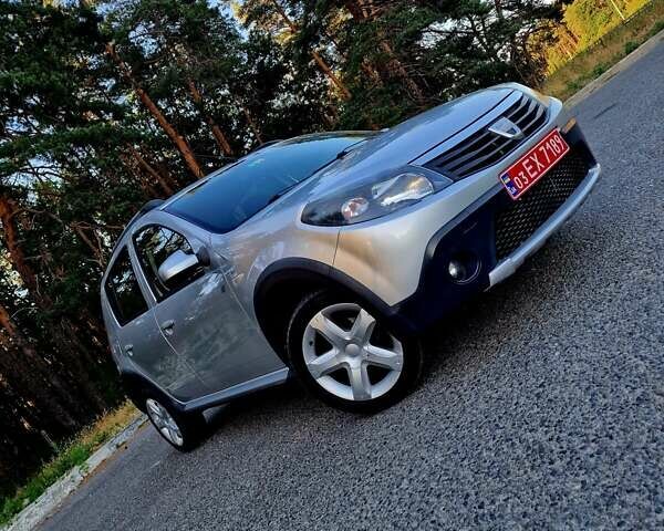 Серый Дачия Sandero StepWay, объемом двигателя 1.6 л и пробегом 177 тыс. км за 6699 $, фото 1 на Automoto.ua