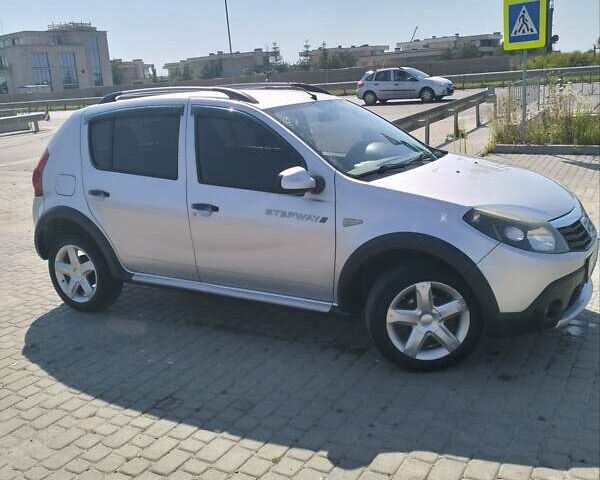Серый Дачия Sandero StepWay, объемом двигателя 1.6 л и пробегом 235 тыс. км за 6200 $, фото 1 на Automoto.ua