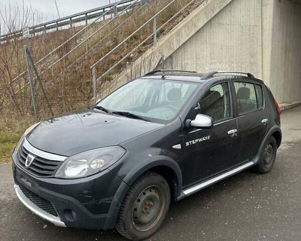 Серый Дачия Sandero StepWay, объемом двигателя 1.6 л и пробегом 230 тыс. км за 5300 $, фото 1 на Automoto.ua