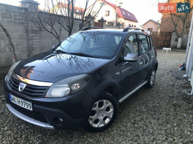 Серый Дачия Sandero StepWay, объемом двигателя 1.6 л и пробегом 180 тыс. км за 5750 $, фото 1 на Automoto.ua