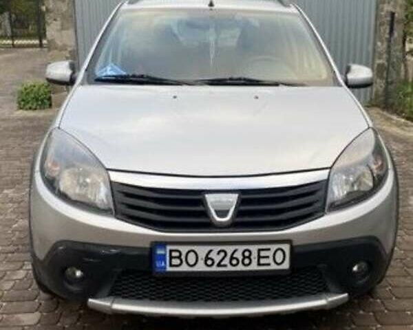 Серый Дачия Sandero StepWay, объемом двигателя 1.6 л и пробегом 183 тыс. км за 5800 $, фото 1 на Automoto.ua