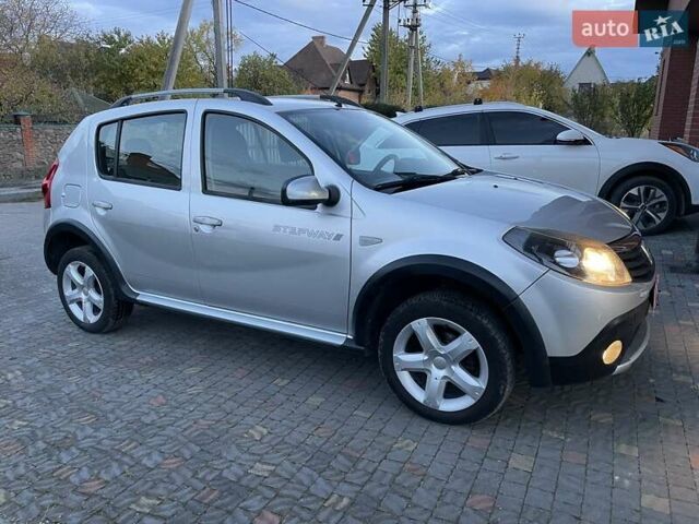Дачия Sandero StepWay 2011 в Луцке на Automoto.ua Серый Дачия Sandero StepWay, объемом двигателя 1.6 л и пробегом 166 тыс. км за 6299 $, фото 1 на Automoto.ua