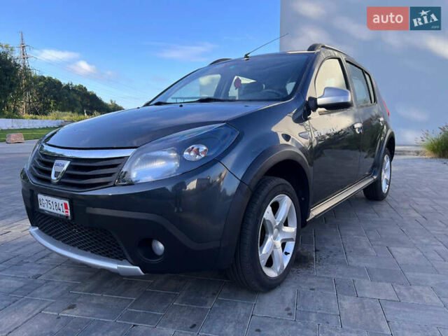 Серый Дачия Sandero StepWay, объемом двигателя 1.6 л и пробегом 60 тыс. км за 6999 $, фото 1 на Automoto.ua
