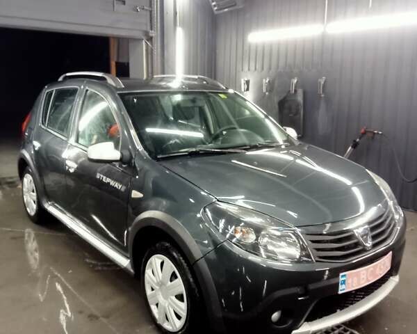 Серый Дачия Sandero StepWay, объемом двигателя 1.6 л и пробегом 265 тыс. км за 5700 $, фото 1 на Automoto.ua