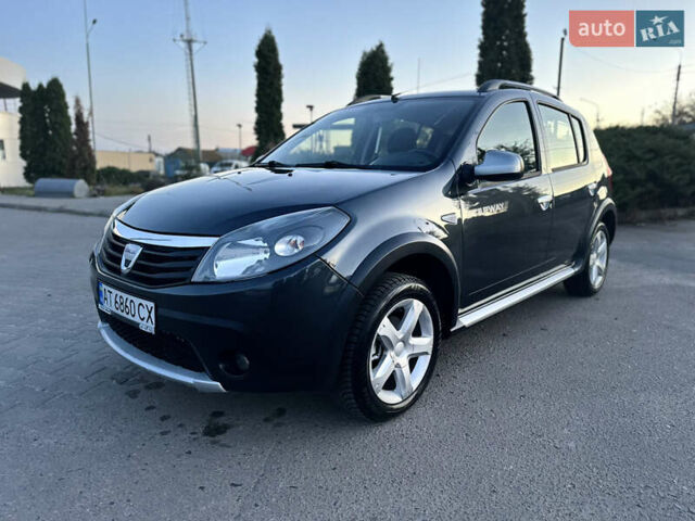 Серый Дачия Sandero StepWay, объемом двигателя 1.6 л и пробегом 190 тыс. км за 6400 $, фото 1 на Automoto.ua