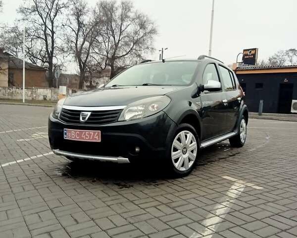 Серый Дачия Sandero StepWay, объемом двигателя 1.6 л и пробегом 265 тыс. км за 6100 $, фото 1 на Automoto.ua
