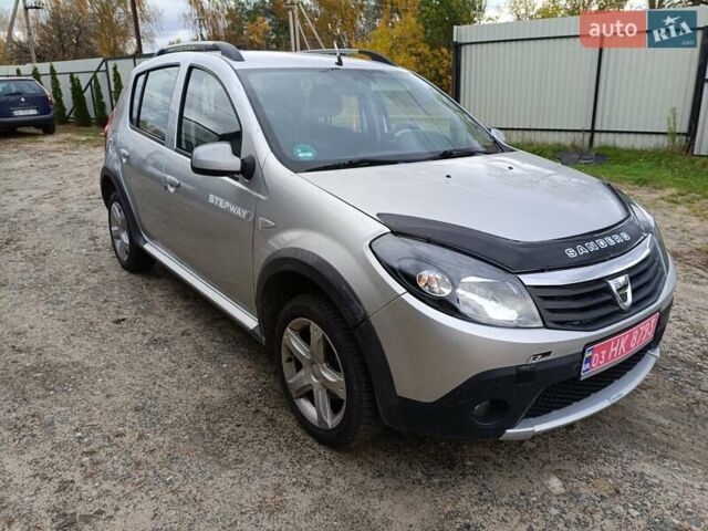 Дачия Sandero StepWay 2011 в Любешов на Automoto.ua Серый Дачия Sandero StepWay, объемом двигателя 1.6 л и пробегом 201 тыс. км за 6100 $, фото 1 на Automoto.ua