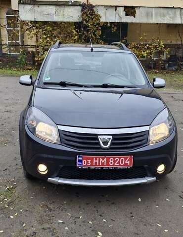 Серый Дачия Sandero StepWay, объемом двигателя 1.6 л и пробегом 128 тыс. км за 7300 $, фото 1 на Automoto.ua