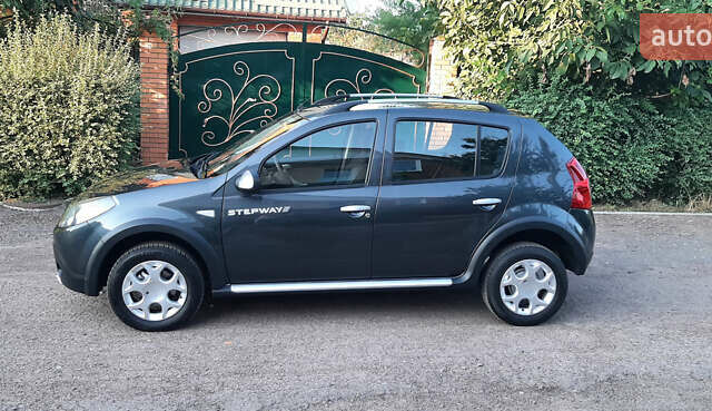 Серый Дачия Sandero StepWay, объемом двигателя 1.6 л и пробегом 164 тыс. км за 7199 $, фото 1 на Automoto.ua