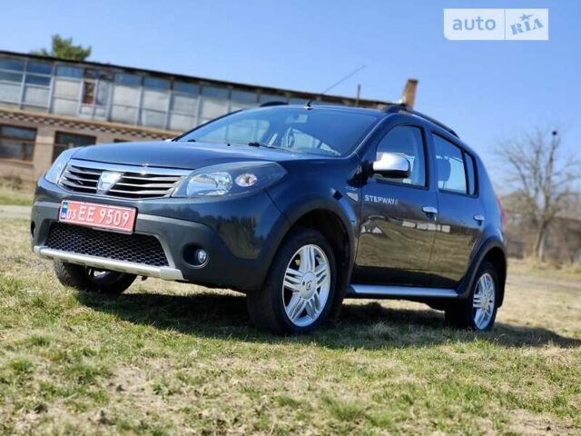 Серый Дачия Sandero StepWay, объемом двигателя 1.6 л и пробегом 115 тыс. км за 7333 $, фото 1 на Automoto.ua