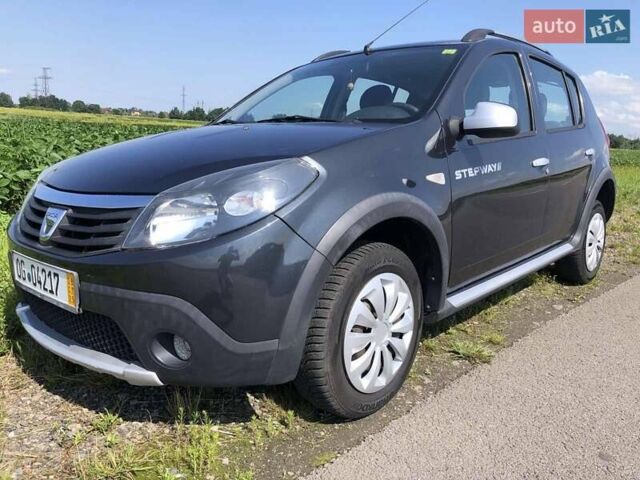 Серый Дачия Sandero StepWay, объемом двигателя 1.6 л и пробегом 175 тыс. км за 6990 $, фото 1 на Automoto.ua