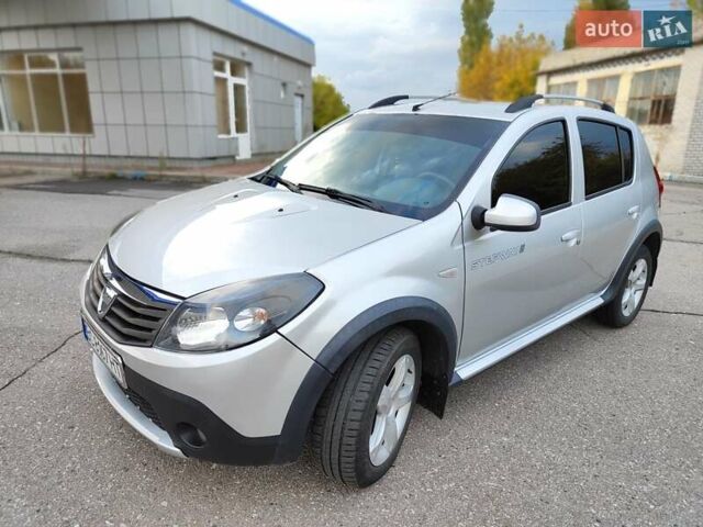 Серый Дачия Sandero StepWay, объемом двигателя 1.5 л и пробегом 190 тыс. км за 6650 $, фото 1 на Automoto.ua