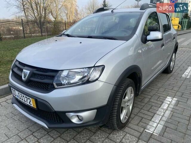 Серый Дачия Sandero StepWay, объемом двигателя 1.5 л и пробегом 291 тыс. км за 8000 $, фото 1 на Automoto.ua