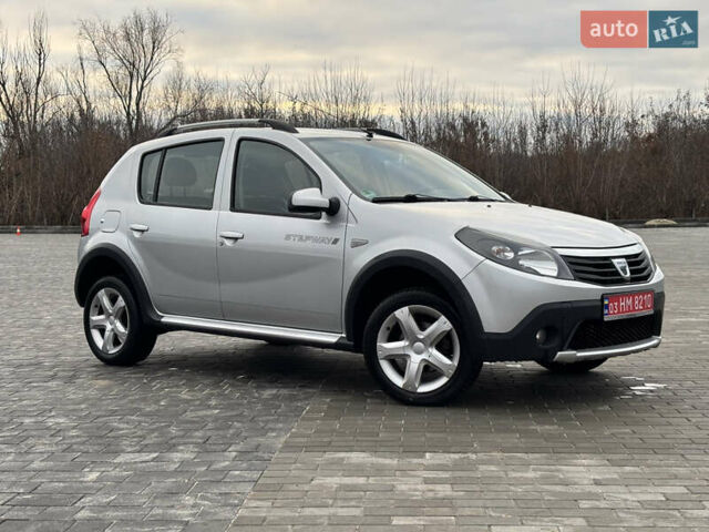 Серый Дачия Sandero StepWay, объемом двигателя 1.6 л и пробегом 177 тыс. км за 7200 $, фото 1 на Automoto.ua