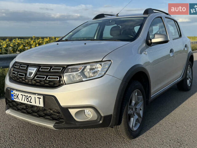 Сірий Дачія Sandero StepWay, об'ємом двигуна 1.5 л та пробігом 130 тис. км за 9600 $, фото 1 на Automoto.ua