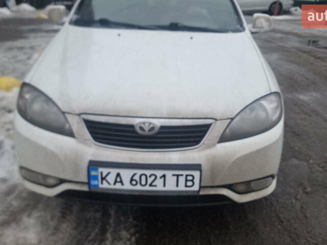 Білий Деу Джентра, об'ємом двигуна 1.49 л та пробігом 152 тис. км за 4200 $, фото 1 на Automoto.ua