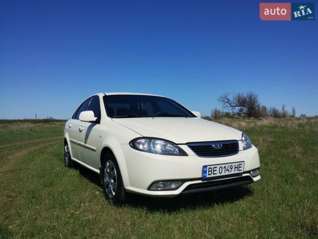 Білий Деу Джентра, об'ємом двигуна 1.49 л та пробігом 112 тис. км за 5000 $, фото 1 на Automoto.ua
