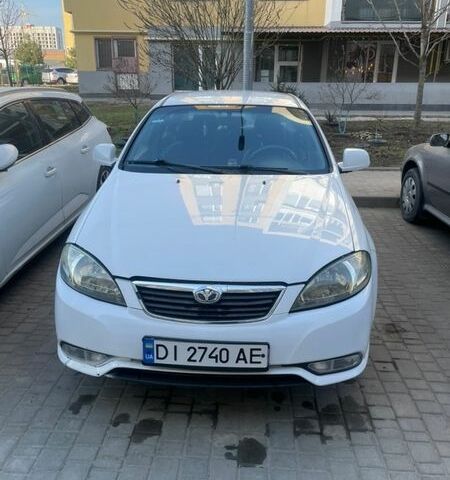 Білий Деу Джентра, об'ємом двигуна 1.49 л та пробігом 136 тис. км за 4900 $, фото 1 на Automoto.ua