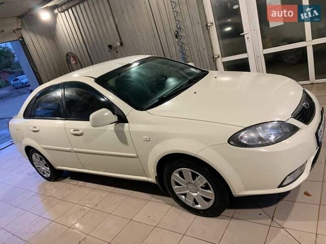 Деу Джентра 2013 у Кролевце на Automoto.ua Бежевий Деу Джентра, об'ємом двигуна 1.49 л та пробігом 185 тис. км за 4400 $, фото 1 на Automoto.ua